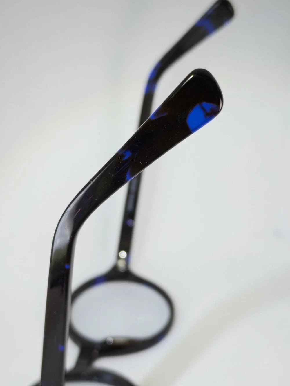 Groove Round Women's Black with Blue. Mid Bridge, Mid Temple Attachment.